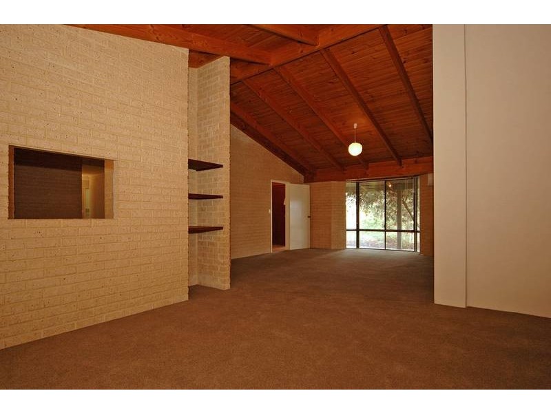 4 Glynden Way, Helena Valley WA 6056