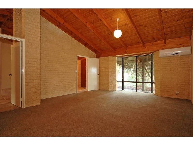 4 Glynden Way, Helena Valley WA 6056