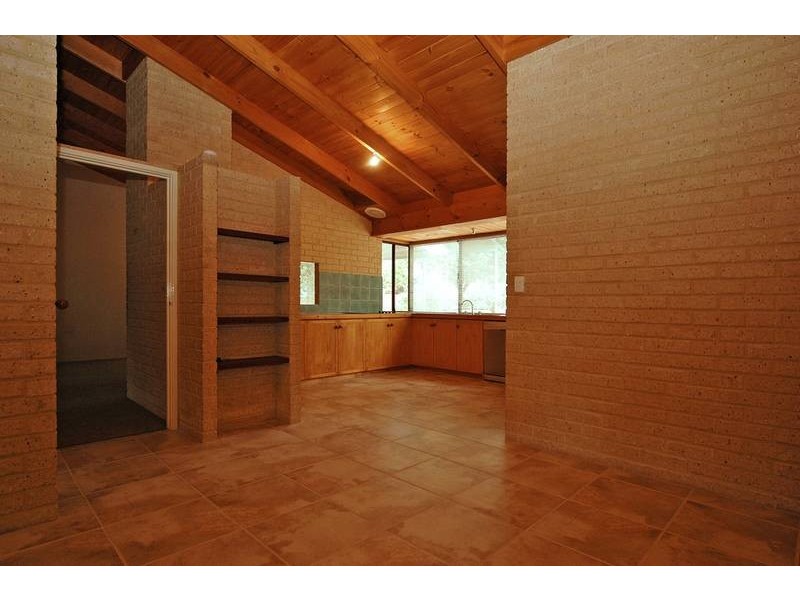 4 Glynden Way, Helena Valley WA 6056