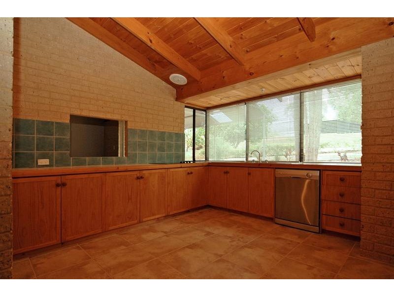 4 Glynden Way, Helena Valley WA 6056