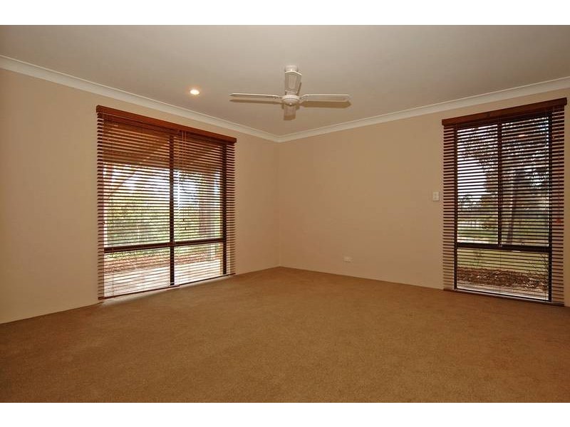 4 Glynden Way, Helena Valley WA 6056