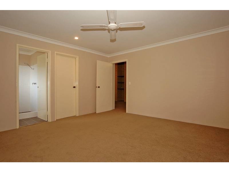 4 Glynden Way, Helena Valley WA 6056
