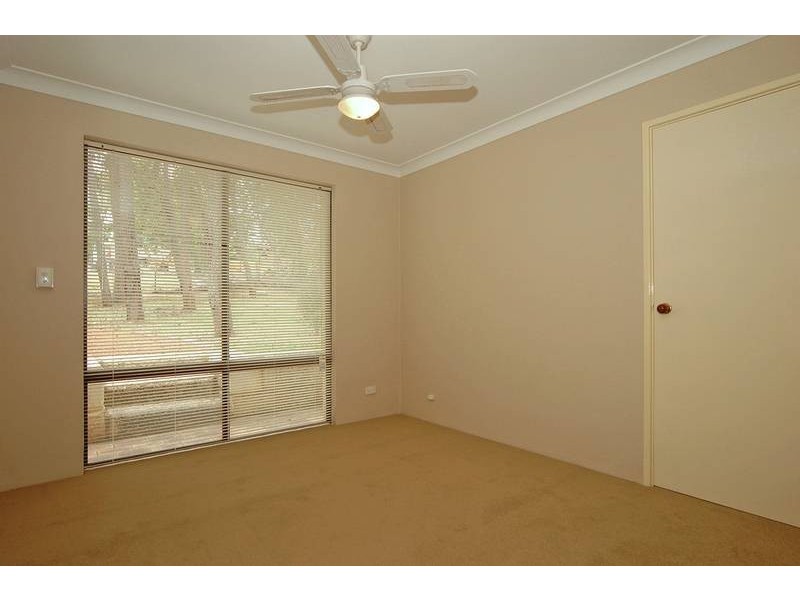 4 Glynden Way, Helena Valley WA 6056