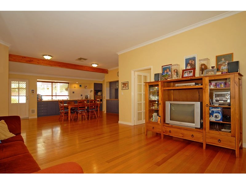 32 Laslett Circle, Mundaring WA 6073