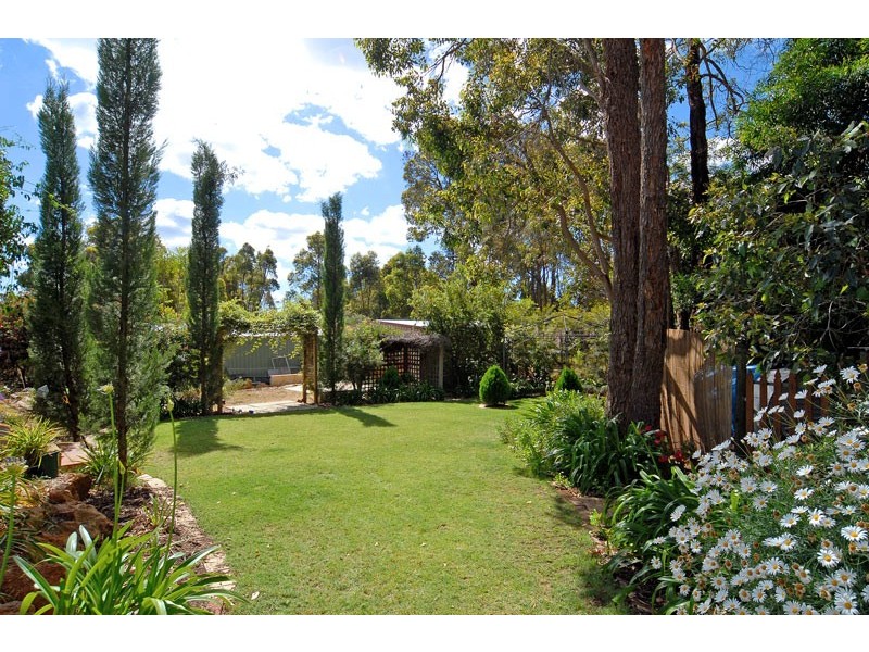 32 Laslett Circle, Mundaring WA 6073