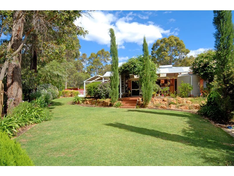 32 Laslett Circle, Mundaring WA 6073