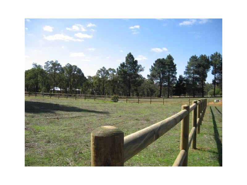 5410 Needham Rd, Wooroloo WA 6558