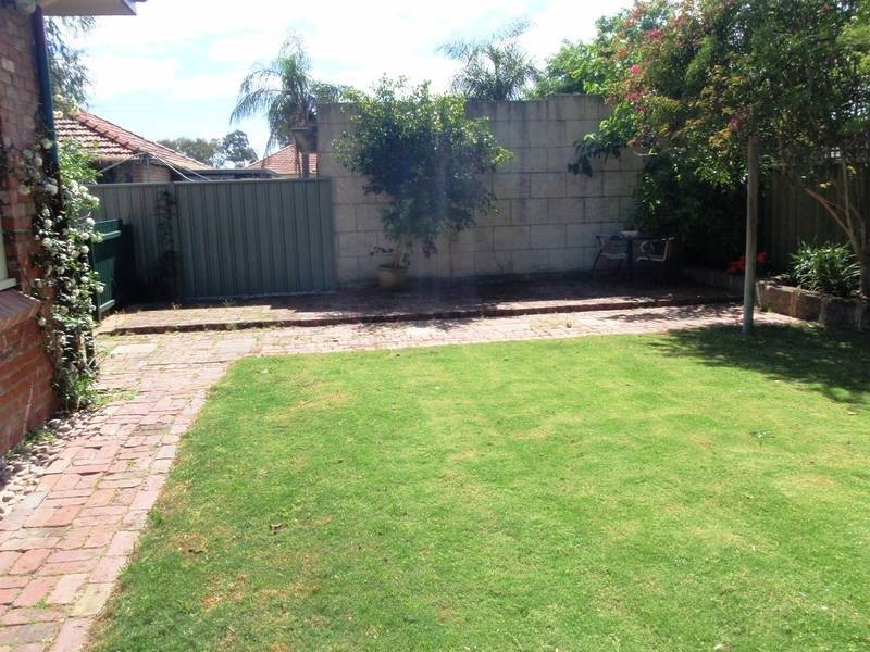 4 Crown Street, Rivervale WA 6103