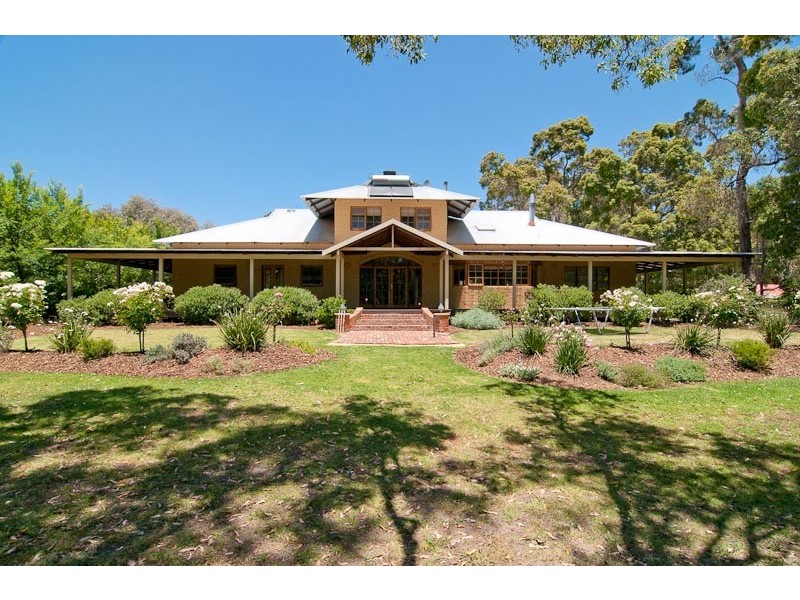 200 Lacey St, Sawyers Valley WA 6074