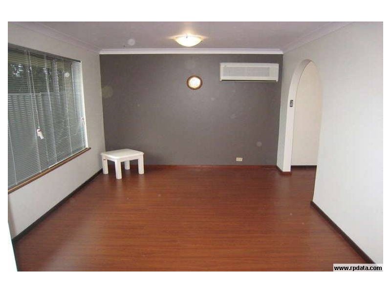 8 Salisbury Rd, Midvale WA 6056