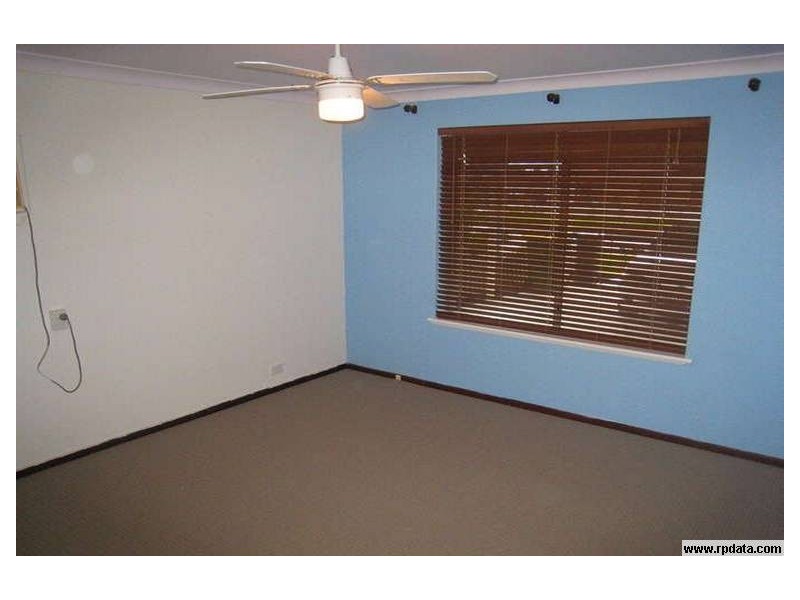 8 Salisbury Rd, Midvale WA 6056