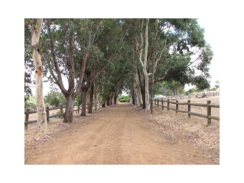 723 Berry Road, Gidgegannup WA 6083