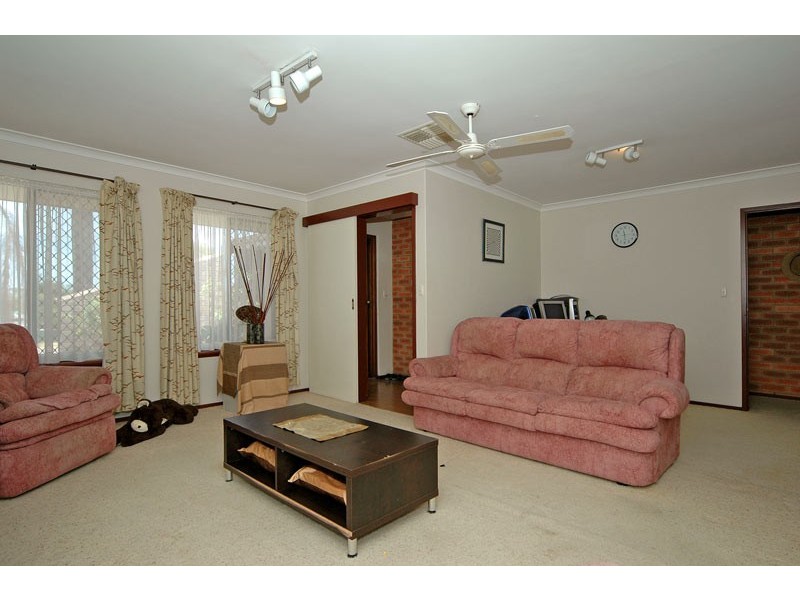 13 Tamarine Way, Swan View WA 6056