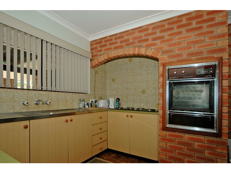 13 Tamarine Way, Swan View WA 6056