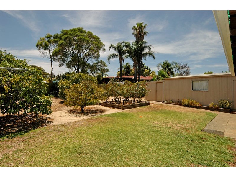 13 Tamarine Way, Swan View WA 6056