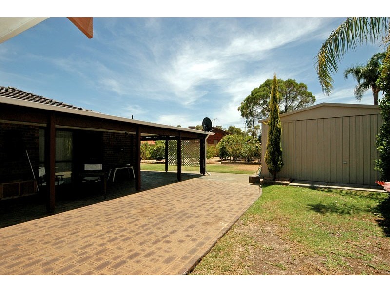 13 Tamarine Way, Swan View WA 6056