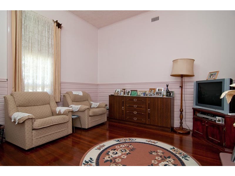 7 Henry Street, Midland WA 6056