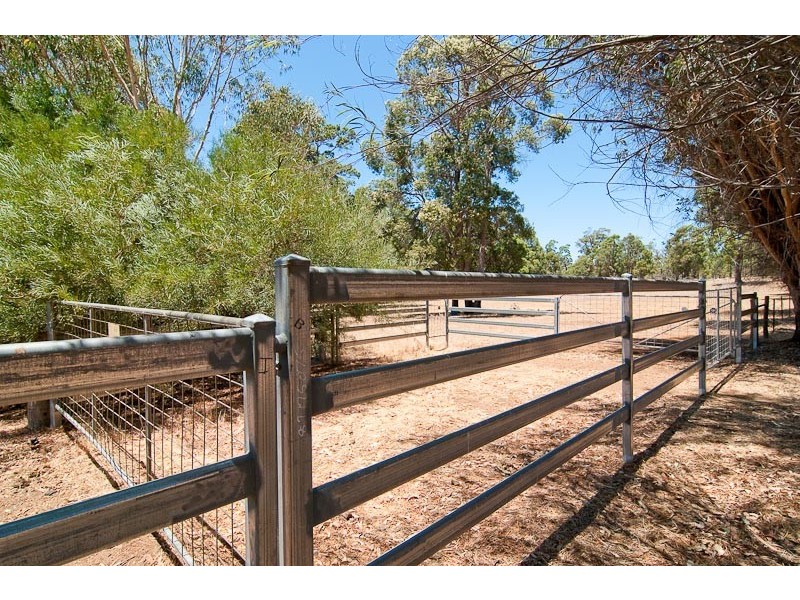 2205 Whitlam St, Mount Helena WA 6082