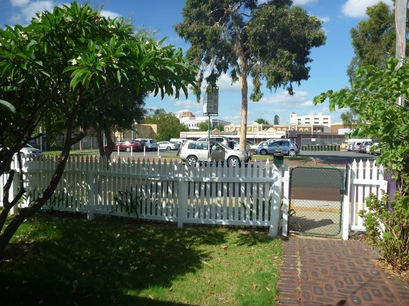27 Spring Park Road, Midland WA 6056