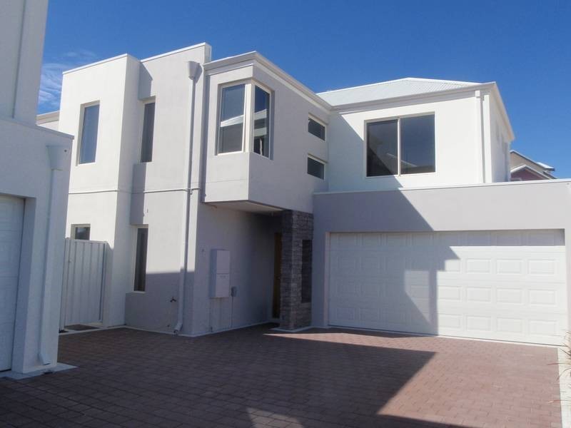 2/61 Aquaviva Circle, Viveash WA 6056