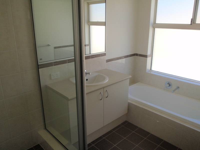 2/61 Aquaviva Circle, Viveash WA 6056