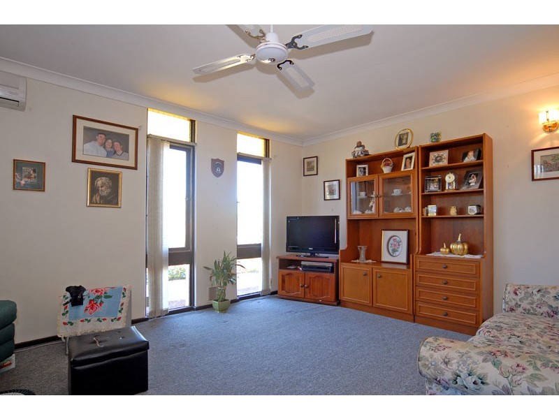 19 Ellesmere Road, Swan View WA 6056