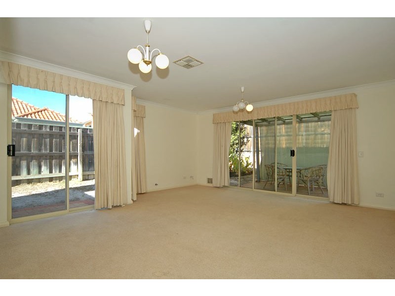 26 Lakefront Circle, The Vines WA 6069