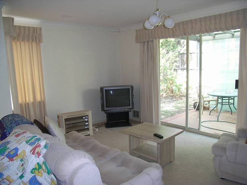 26 Lakefront Circle, The Vines WA 6069