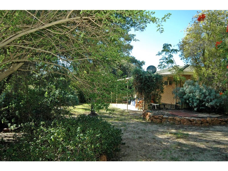 33 Cara Road, Greenmount WA 6056