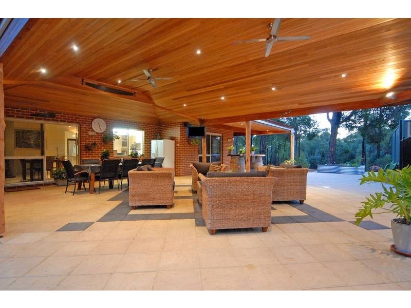 1100 Wildberry Drive, Stoneville WA 6081