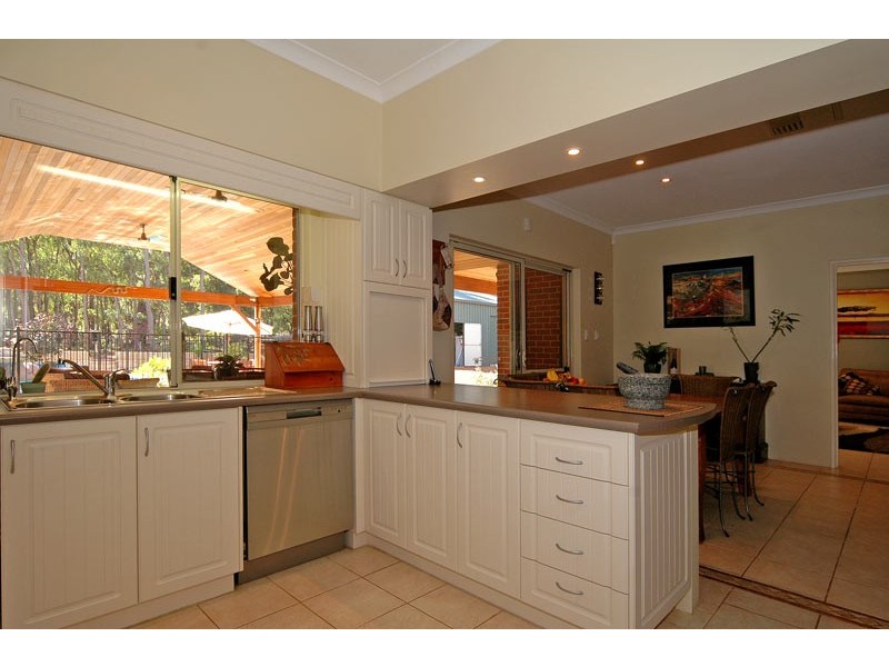 1100 Wildberry Drive, Stoneville WA 6081