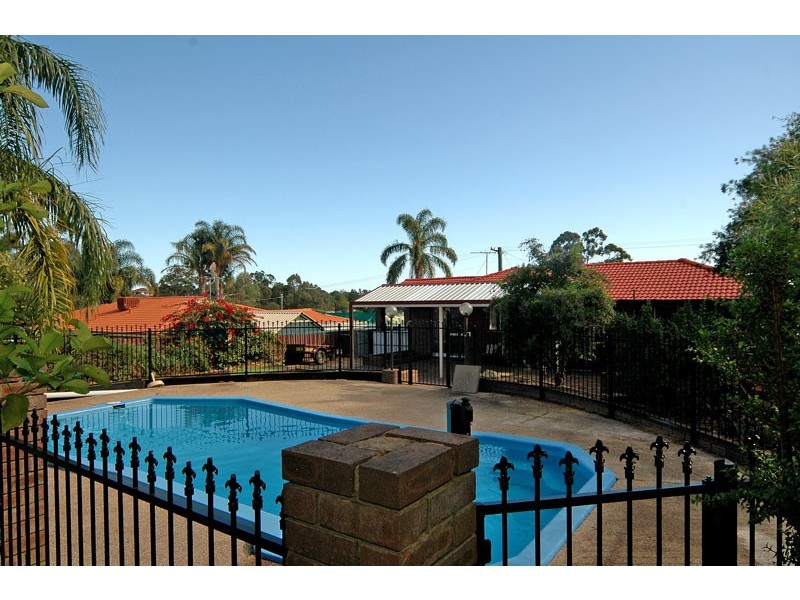 16 Alandale Road, Greenmount WA 6056