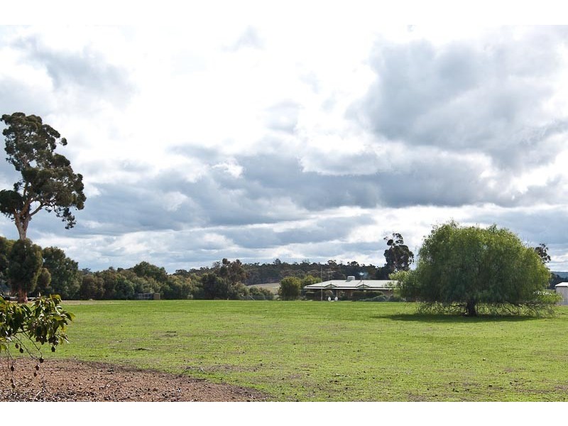 352 Chinganning Road, Bakers Hill WA 6562