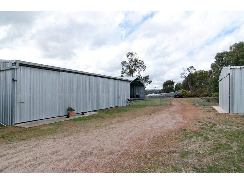 352 Chinganning Road, Bakers Hill WA 6562