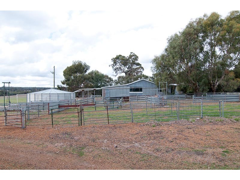 352 Chinganning Road, Bakers Hill WA 6562