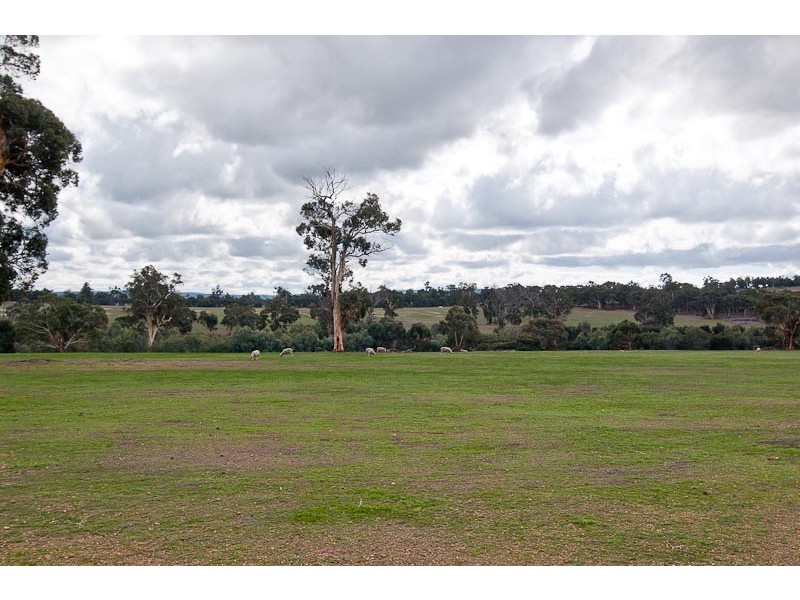 352 Chinganning Road, Bakers Hill WA 6562