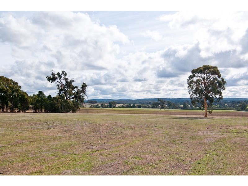 352 Chinganning Road, Bakers Hill WA 6562