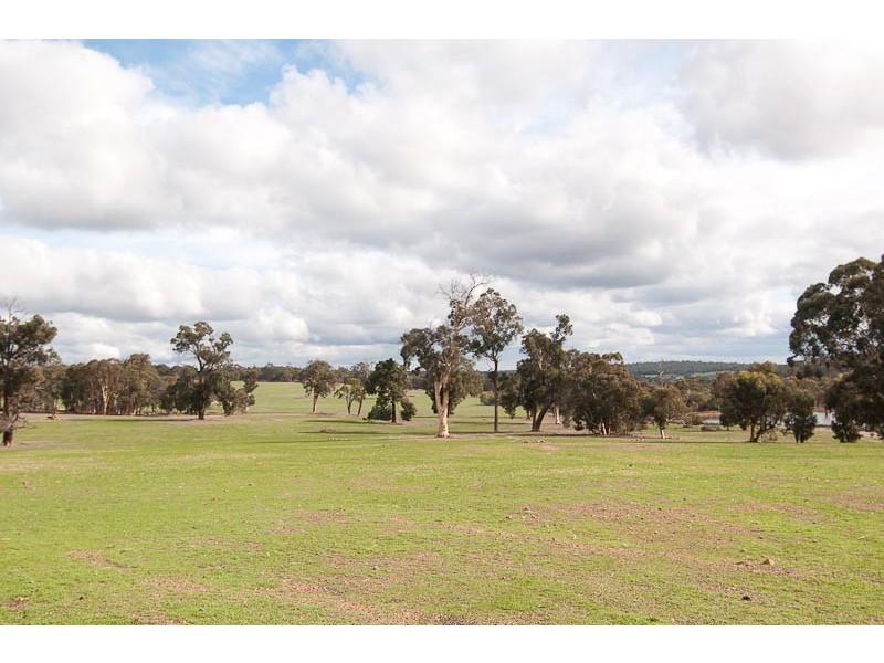 352 Chinganning Road, Bakers Hill WA 6562