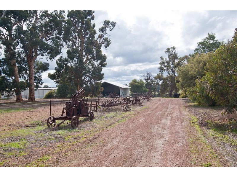 352 Chinganning Road, Bakers Hill WA 6562