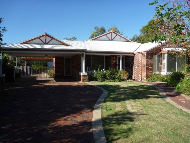 122 Riverview Avenue, South Guildford WA 6055