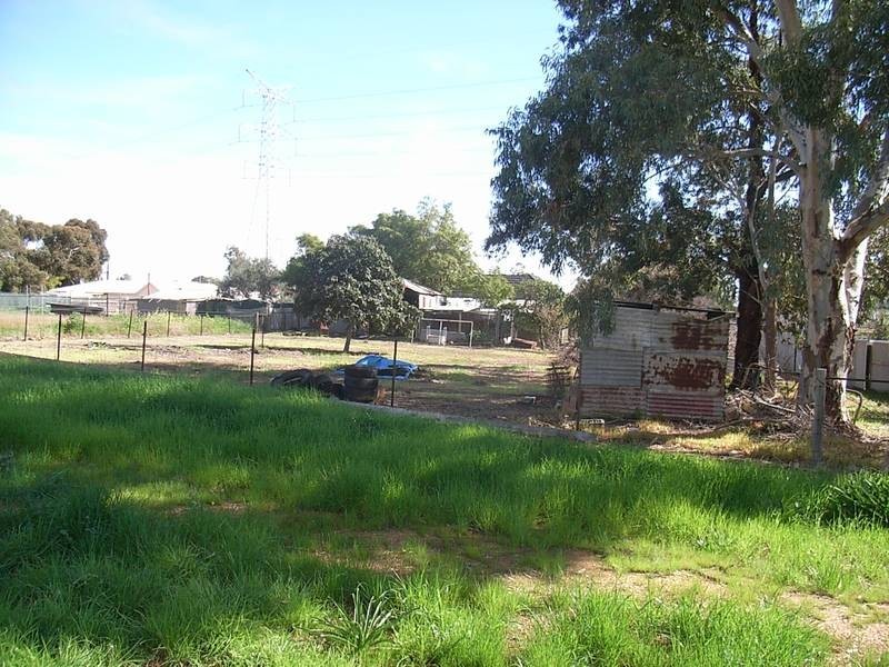 7 Buninyong Road, Greenmount WA 6056