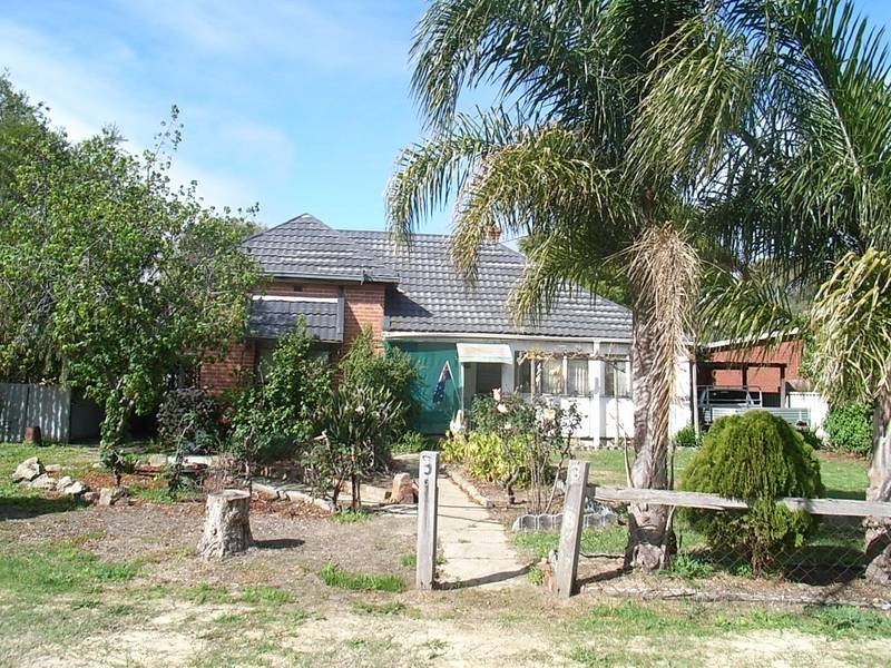 7 Buninyong Road, Greenmount WA 6056