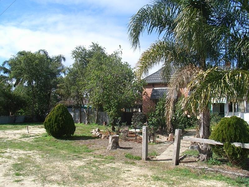 7 Buninyong Road, Greenmount WA 6056