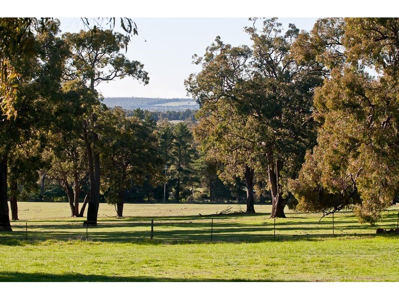 152 Dinsdale Road, Gidgegannup WA 6083