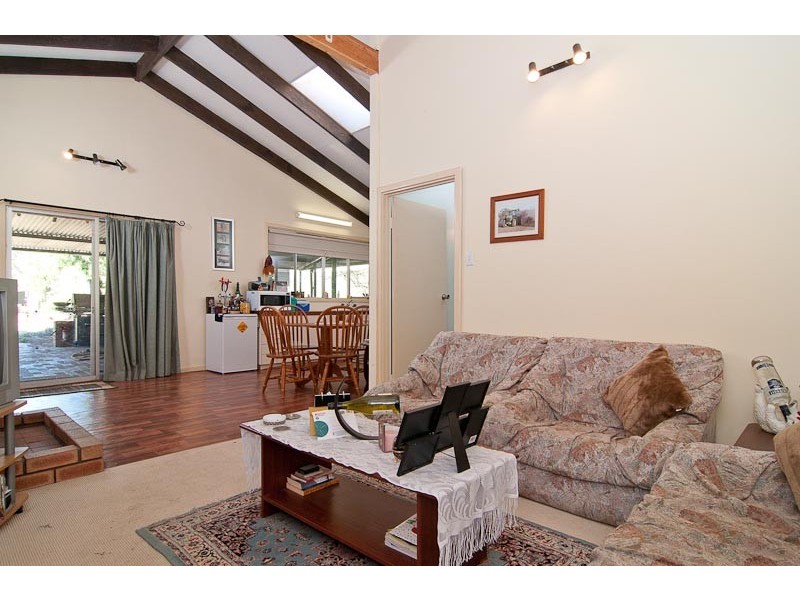 152 Dinsdale Road, Gidgegannup WA 6083