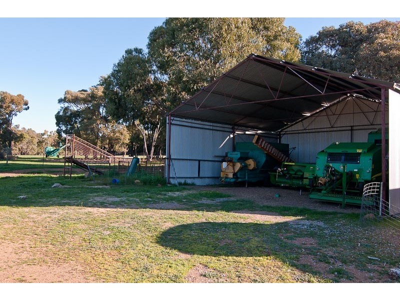 152 Dinsdale Road, Gidgegannup WA 6083