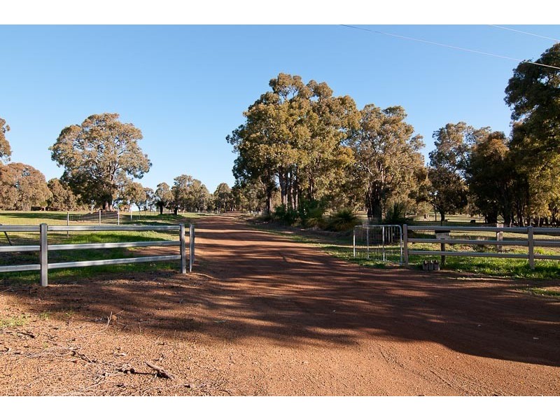 152 Dinsdale Road, Gidgegannup WA 6083