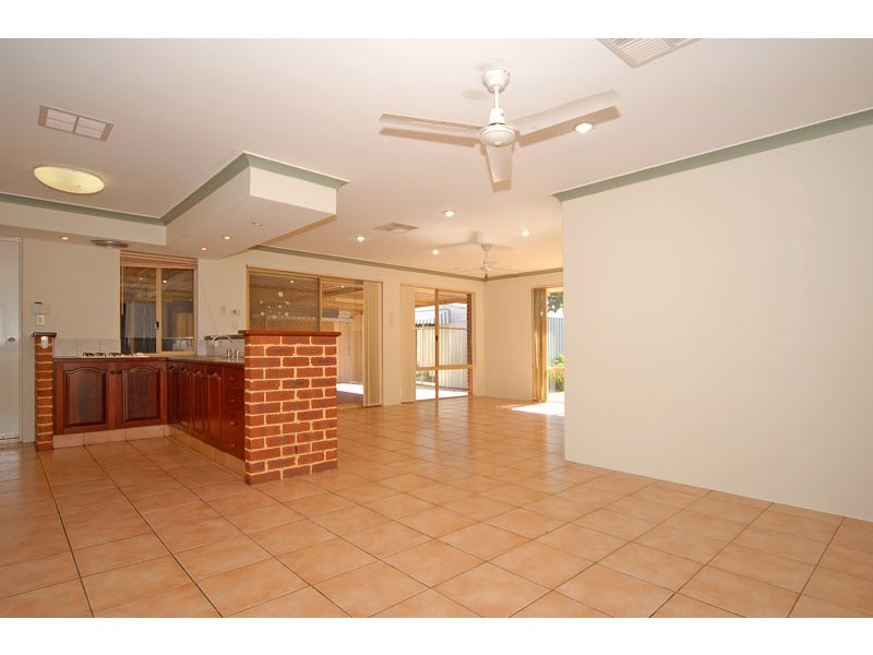 17 Kurrden Way, Swan View WA 6056