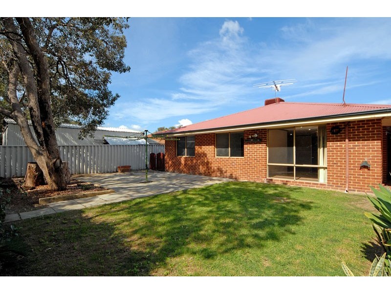 17 Kurrden Way, Swan View WA 6056