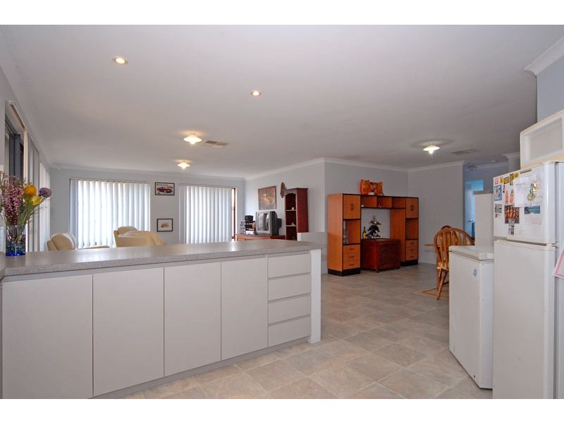 37 Pensacola Avenue, Caversham WA 6055